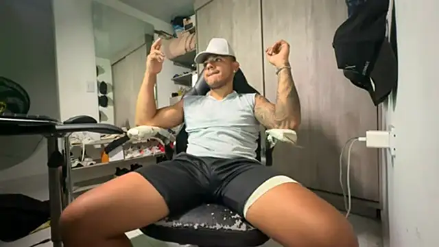 jordylatin20 online show from 11/10/25, 12:15