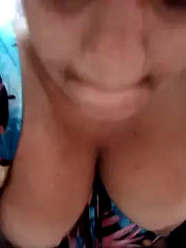 Snapshot of Hilarybunnyy chatting on 01/19/25, 04:25 Hilarybunnyy online show from 01/19/25, 04:25