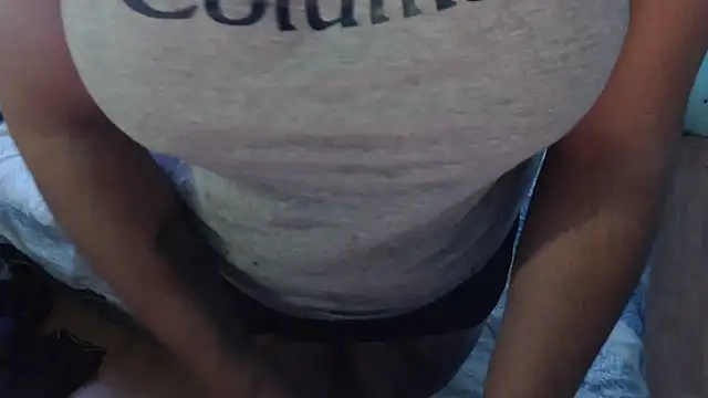 Snapshot of Hilarybunnyy chatting on 12/02/24, 10:51 Hilarybunnyy online show from 12/02/24, 10:51