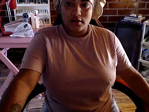 Hilarybunnyy online show from 03/09/26, 05:16