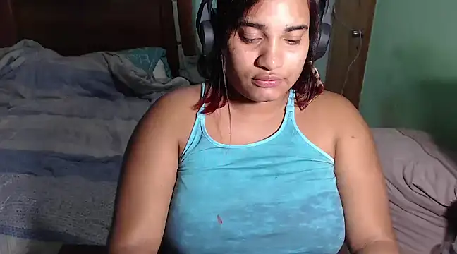 Snapshot of Hilarybunnyy chatting on 03/06/25, 12:32 Hilarybunnyy online show from 03/06/25, 12:32