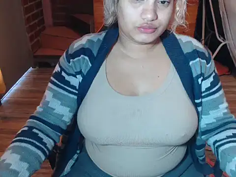 Hilarybunnyy online show from 04/28/26, 02:32