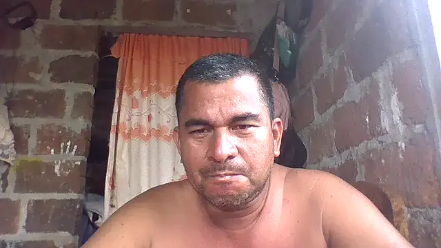 Snapshot of axomen chatting on 11/26/25, 06:41 axomen online show from 11/26/25, 06:41