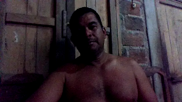 Snapshot of axomen chatting on 02/01/26, 02:43 axomen online show from 02/01/26, 02:43