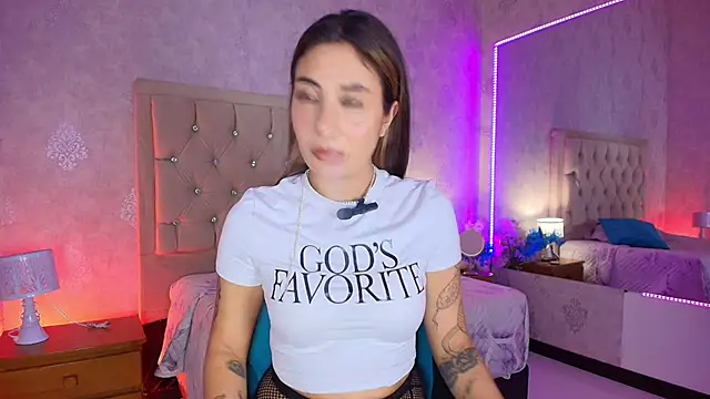 Snapshot of nini_love01 chatting on 11/10/25, 04:06 nini love01 online show from 11/10/25, 04:06