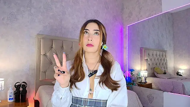 Snapshot of nini_love01 chatting on 11/21/25, 04:11 nini love01 online show from 11/21/25, 04:11