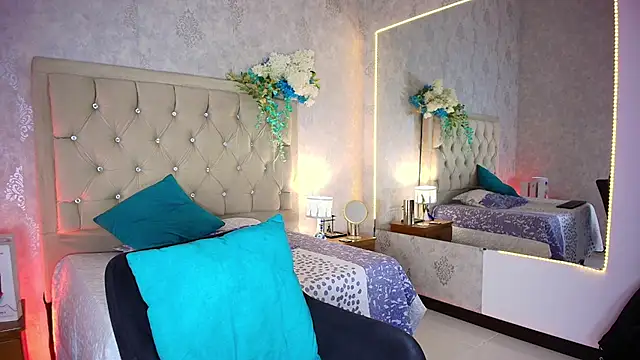 Snapshot of nini_love01 chatting on 10/20/25, 04:03 nini love01 online show from 10/20/25, 04:03