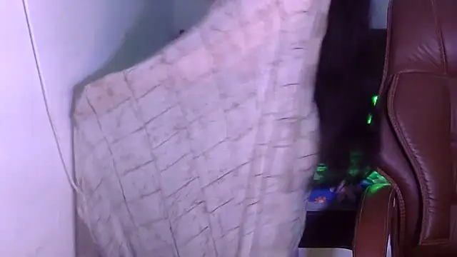 Snapshot of Maalnad_beauty chatting on 11/10/25, 09:47 Maalnad beauty online show from 11/10/25, 09:47