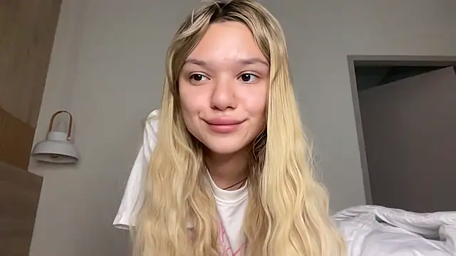 Snapshot of madwillienn chatting on 11/16/25, 01:05 madwillienn online show from 11/16/25, 01:05