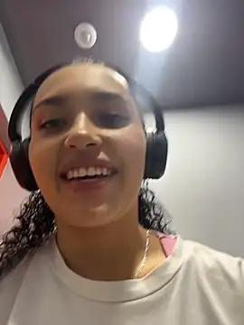 Lucy Marin online show from 05/21/26, 04:26
