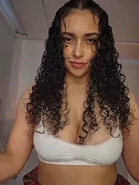 Lucy Marin online show from 10/30/25, 03:42