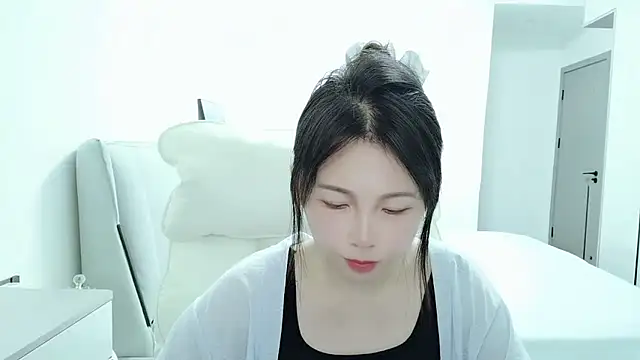 Sunset glow online show from 10/13/25, 07:10