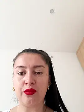 Snapshot of Cherry_1992 chatting on 05/19/26, 03:30 Cherry 1992 online show from 05/19/26, 03:30