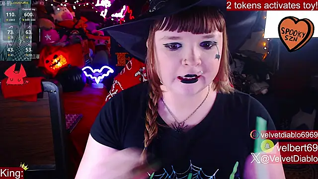 Snapshot of VelvetDiablo chatting on 10/14/25, 12:22 VelvetDiablo online show from 10/14/25, 12:22
