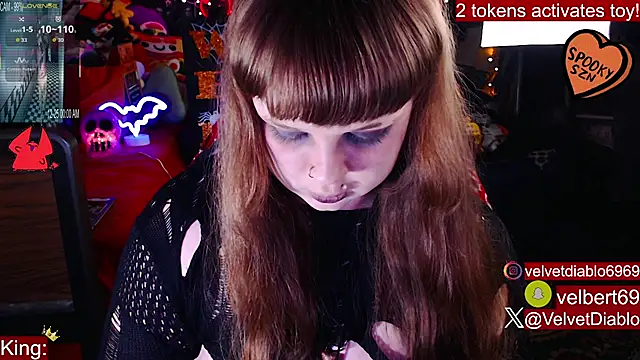 Snapshot of VelvetDiablo chatting on 10/09/25, 12:00 VelvetDiablo online show from 10/09/25, 12:00