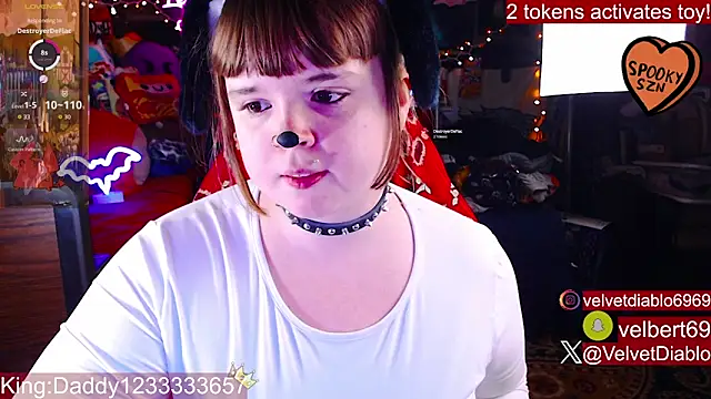 Snapshot of VelvetDiablo chatting on 10/01/25, 11:41 VelvetDiablo online show from 10/01/25, 11:41