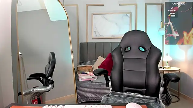 Snapshot of Holly_madison_ chatting on 02/25/26, 01:55 Holly madison online show from 02/25/26, 01:55