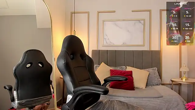 Holly madison  online show from 03/13/26, 01:49