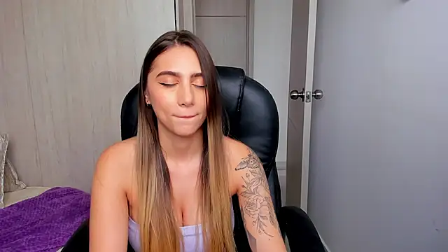 StacyConner online show from 11/19/25, 08:42