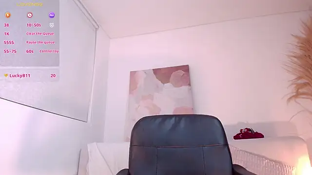 Snapshot of VictoriaLeia chatting on 07/02/26, 03:23 VictoriaLeia online show from 07/02/26, 03:23