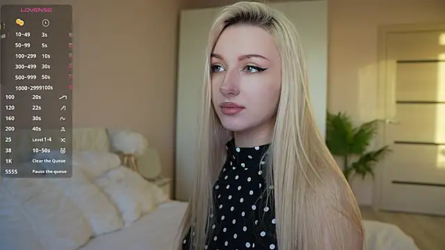 CatchMe1 online show from 10/08/25, 01:23