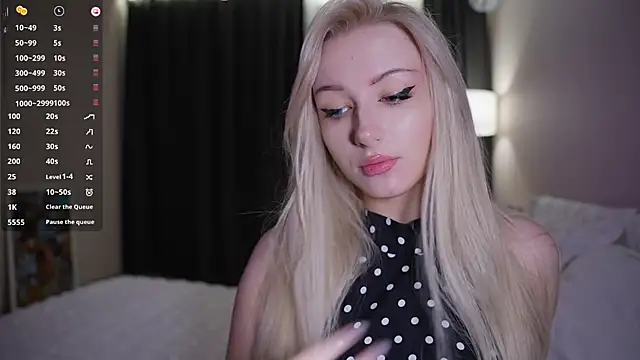 CatchMe1 online show from 10/26/25, 06:30