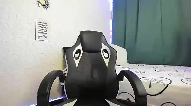 Snapshot of litoxx_cass chatting on 02/18/25, 10:05 litoxx cass online show from 02/18/25, 10:05