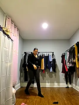 Snapshot of Nikkierosee chatting on 02/16/26, 11:46 Nikkierosee online show from 02/16/26, 11:46