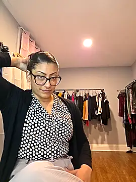 Snapshot of Nikkierosee chatting on 02/17/26, 11:35 Nikkierosee online show from 02/17/26, 11:35