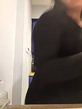 Snapshot of Nikkierosee chatting on 12/22/25, 11:49 Nikkierosee online show from 12/22/25, 11:49