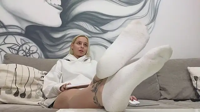 Snapshot of Scout_Avrora chatting on 11/15/25, 03:27 Scout Avrora online show from 11/15/25, 03:27