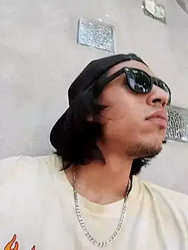 AlexAlejandro13 online show from 05/22/26, 08:29