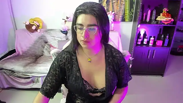 Snapshot of Khalifa_Gold chatting on 05/15/26, 10:24 Khalifa Gold online show from 05/15/26, 10:24