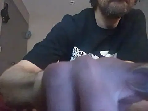 Bottomslut4tops84 online show from 11/18/25, 04:27