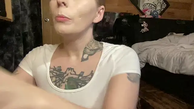 Snapshot of TeenyDoll chatting on 04/18/26, 02:47 TeenyDoll online show from 04/18/26, 02:47
