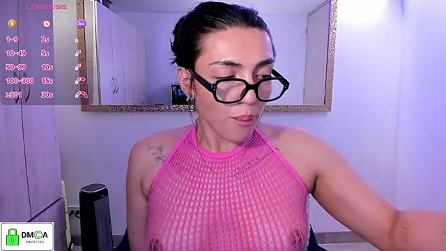 Snapshot of EricaVanderhill chatting on 06/04/26, 12:48 EricaVanderhill online show from 06/04/26, 12:48