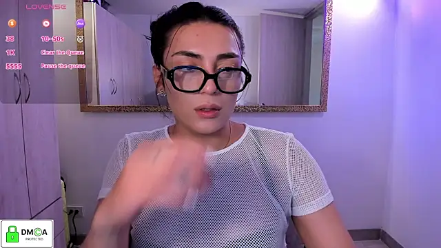 Snapshot of EricaVanderhill chatting on 05/28/26, 10:04 EricaVanderhill online show from 05/28/26, 10:04