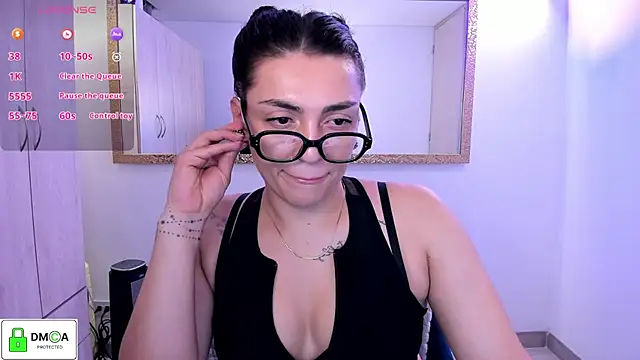Snapshot of EricaVanderhill chatting on 05/19/26, 12:37 EricaVanderhill online show from 05/19/26, 12:37