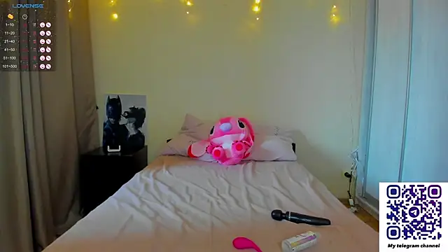 Snapshot of Bella_Foryou chatting on 03/10/25, 02:06 Bella Foryou online show from 03/10/25, 02:06