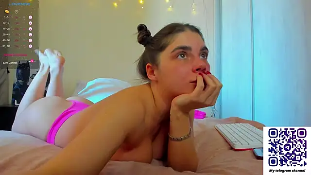 Snapshot of Bella_Foryou chatting on 03/14/25, 03:59 Bella Foryou online show from 03/14/25, 03:59