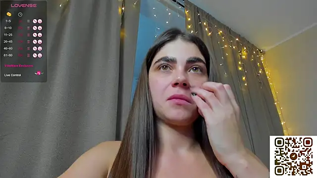 Snapshot of Bella_Foryou chatting on 10/10/25, 02:01 Bella Foryou online show from 10/10/25, 02:01