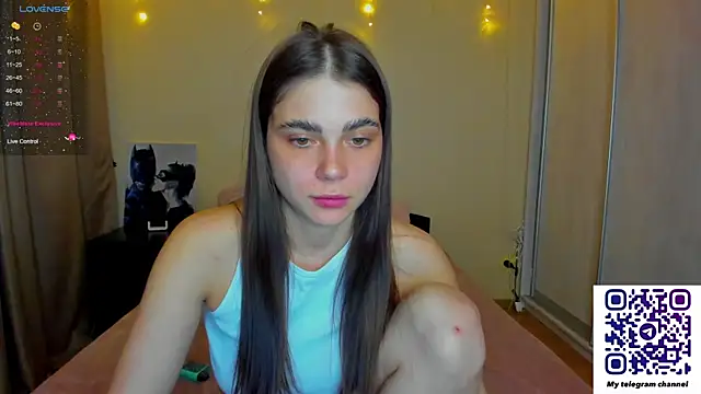 Snapshot of Bella_Foryou chatting on 03/05/25, 02:01 Bella Foryou online show from 03/05/25, 02:01