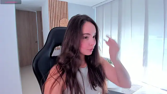 AnnieHallX online show from 10/06/25, 08:09