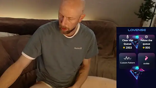 Snapshot of MaxRouger chatting on 11/19/25, 07:19 MaxRouger online show from 11/19/25, 07:19