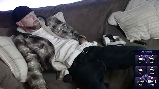 Snapshot of MaxRouger chatting on 10/30/25, 07:17 MaxRouger online show from 10/30/25, 07:17