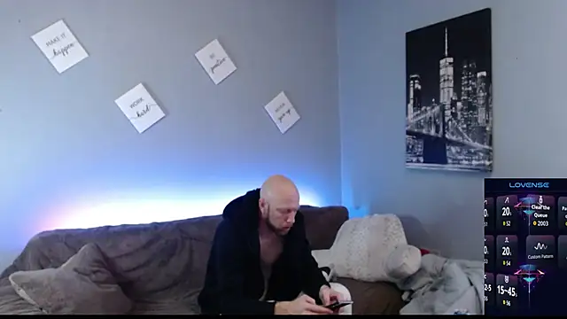 Snapshot of MaxRouger chatting on 10/28/25, 09:19 MaxRouger online show from 10/28/25, 09:19