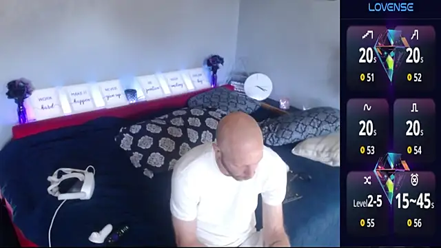 Snapshot of MaxRouger chatting on 09/26/25, 07:21 MaxRouger online show from 09/26/25, 07:21