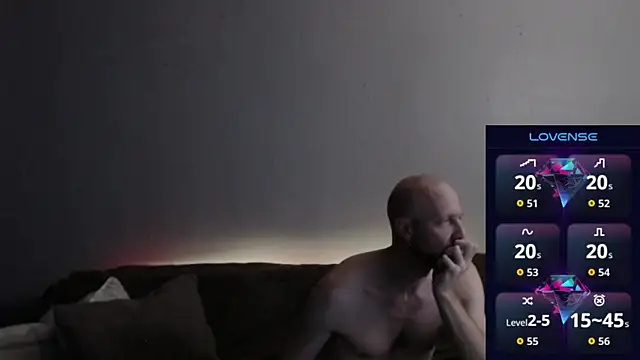 Snapshot of MaxRouger chatting on 11/12/25, 06:28 MaxRouger online show from 11/12/25, 06:28