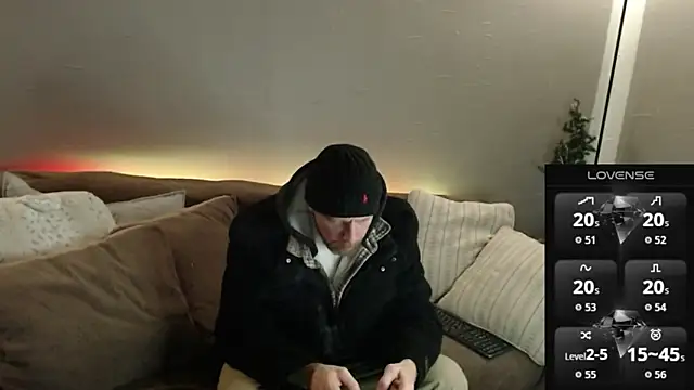 Snapshot of MaxRouger chatting on 12/04/25, 01:26 MaxRouger online show from 12/04/25, 01:26