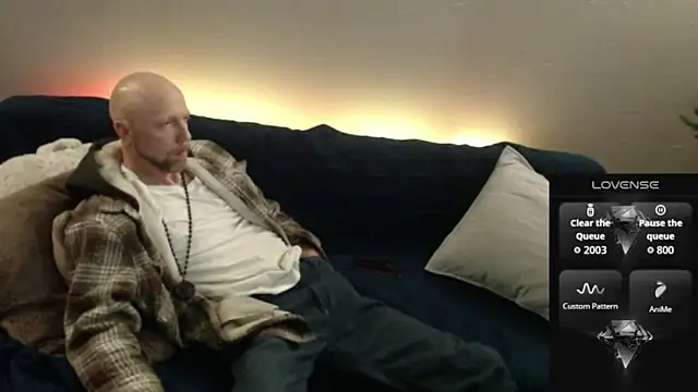 Snapshot of MaxRouger chatting on 11/28/25, 02:23 MaxRouger online show from 11/28/25, 02:23